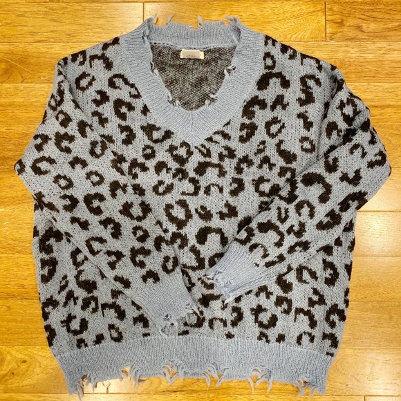 V Neck Frayed Hem Blue Leopard Sweater - Picture 5 of 5